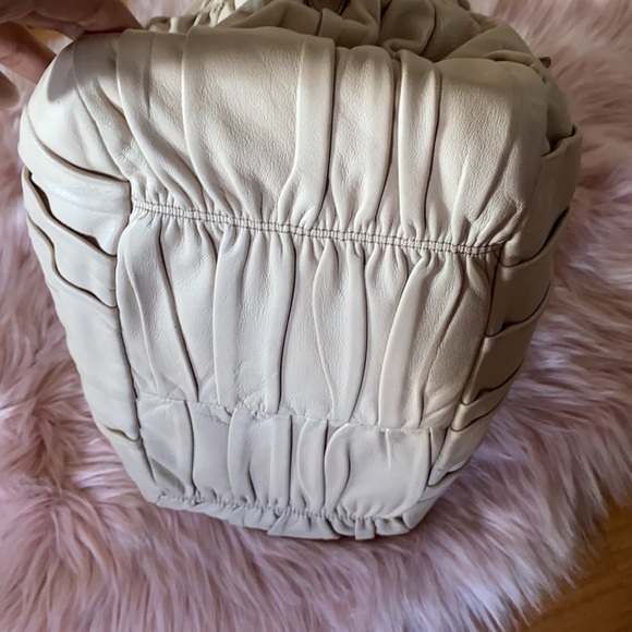 Authentic Prada handbag in Good Conditions - Picture 5 of 10